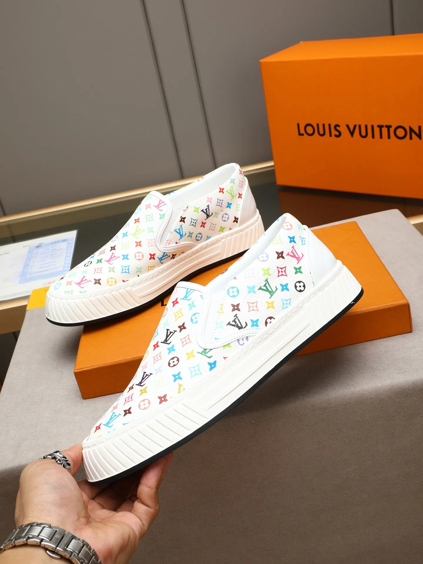 Mainly recommended model 👍👍👍P400 LOUIS VUITTON [Luden Yiwei] - LV upper imported first-layer cowhide combined with LV classic materials 🇩🇪 imported leather lining ➕ non-slip and wear-resistant outsole. Every man's identity is reflected in his elegant and stable upper shoes🚶🏻🚶🏻📯 No matter the wind or rain, the shoe last remains unchanged and can stand the test of time🔍️. ——Code number: 38-44 (45 can be customized)